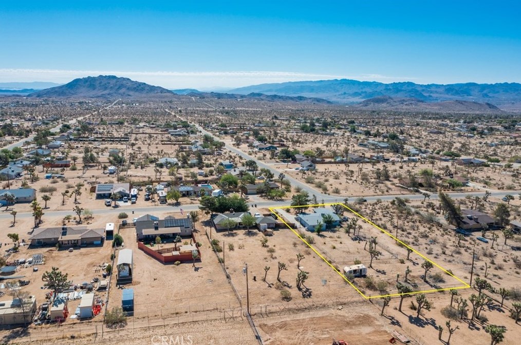 4592 Camarilla Ave, Yucca Valley CA  92284-1226 exterior