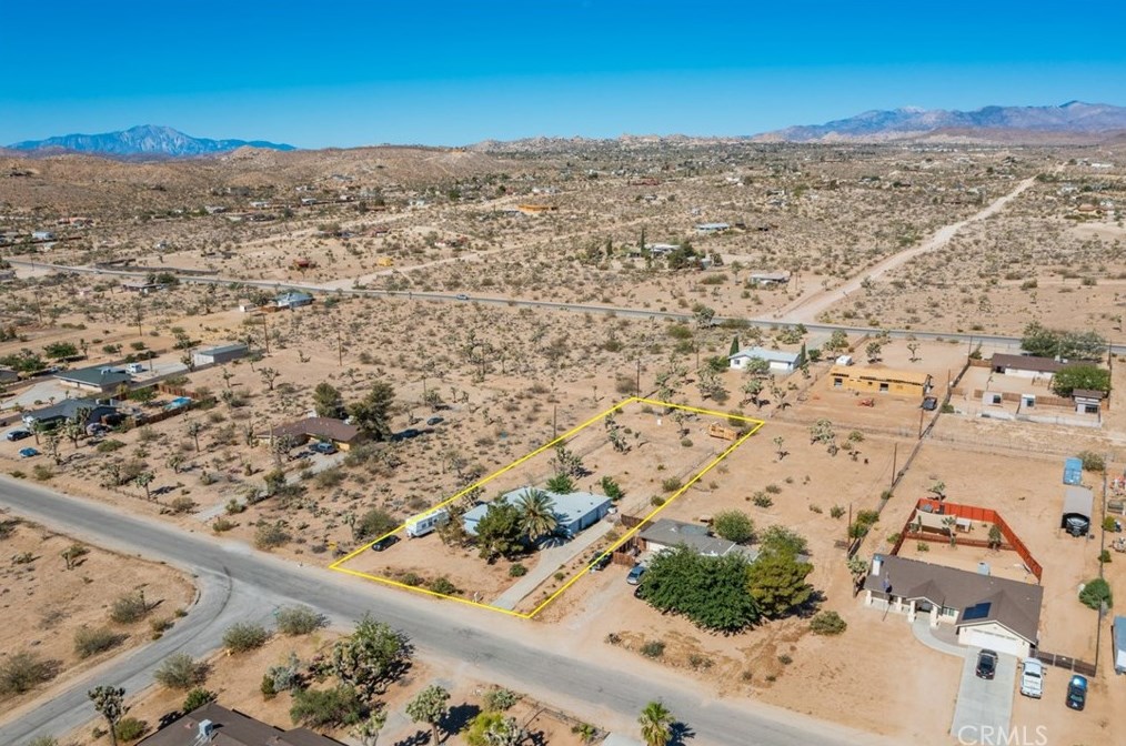 4592 Camarilla Ave, Yucca Valley CA  92284-1226 exterior