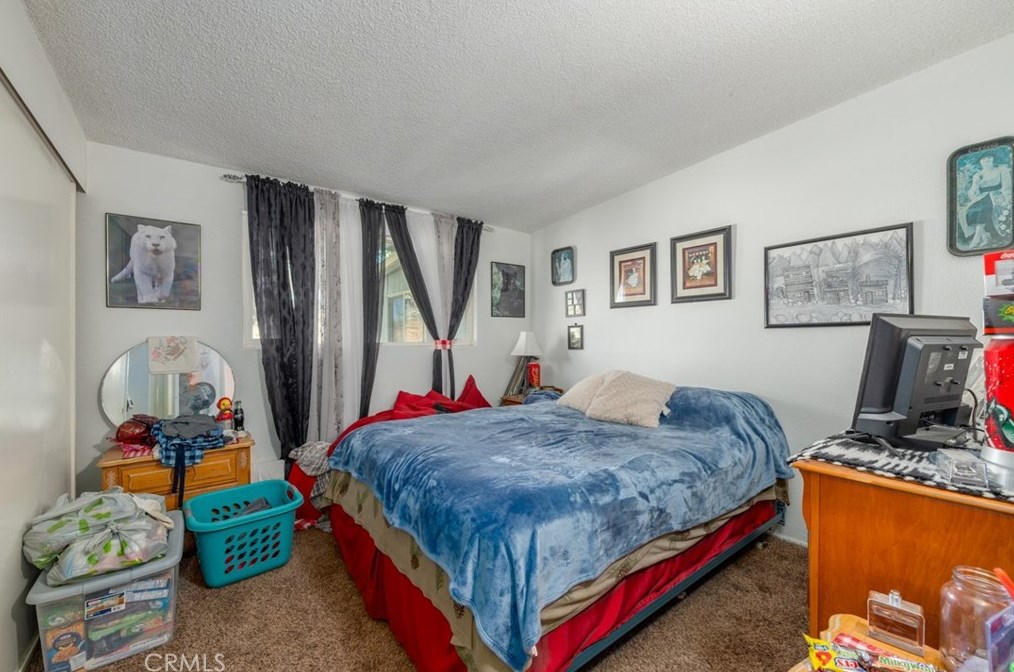 4592 Camarilla Ave, Yucca Valley CA  92284-1226 exterior