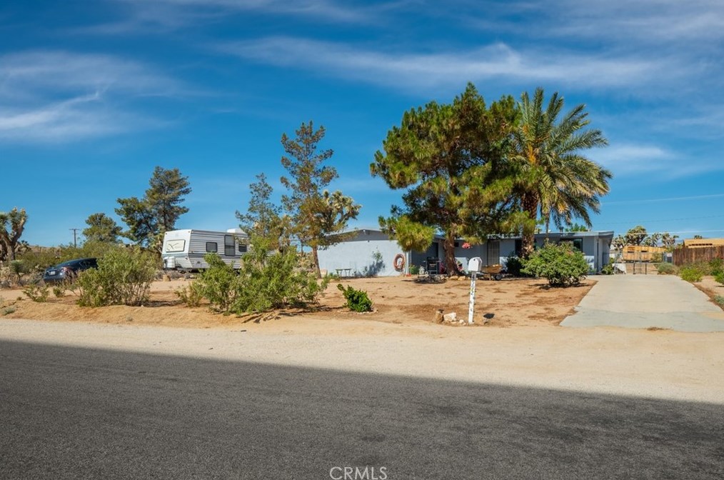4592 Camarilla Ave, Yucca Valley CA  92284-1226 exterior