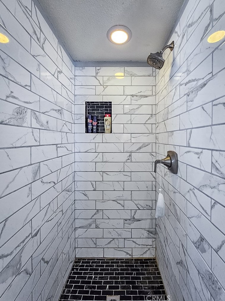 5837 La Luna Ave, Twntynine Plm CA  92277-5210 exterior