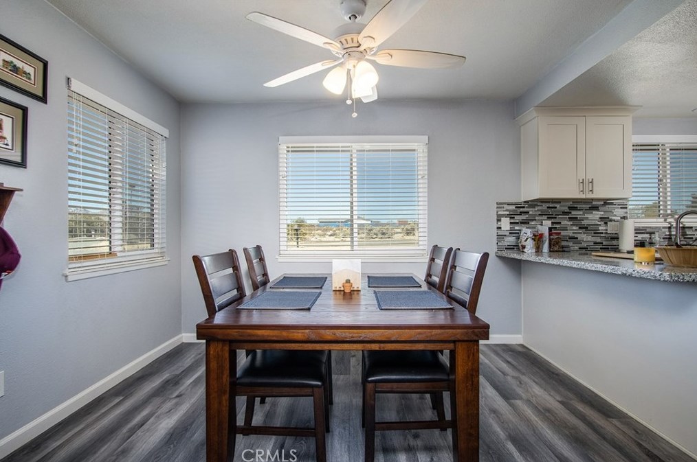 5837 La Luna Ave, Twntynine Plm CA  92277-5210 exterior