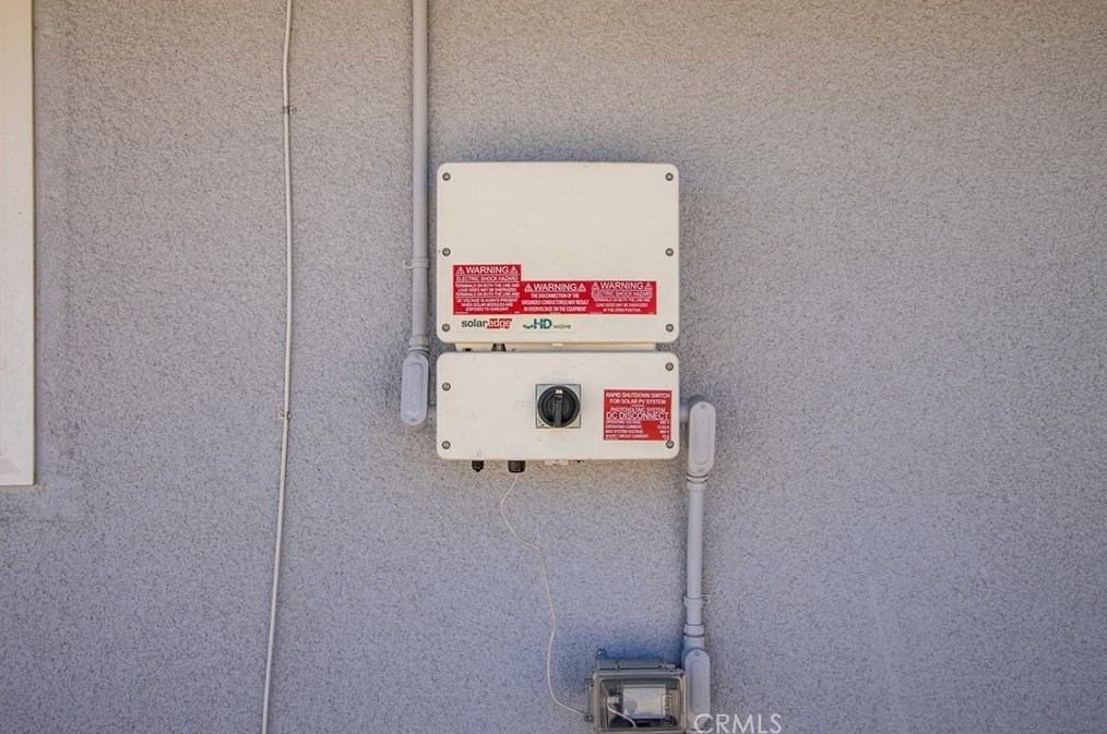 5837 La Luna Ave, Twntynine Plm CA  92277-5210 exterior