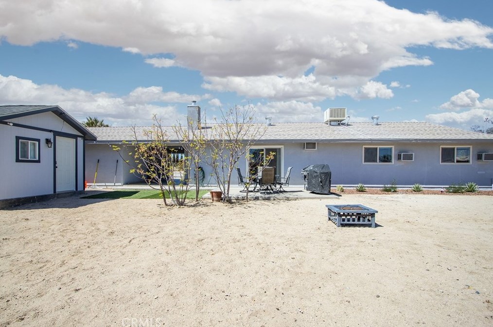 5837 La Luna Ave, Twntynine Plm CA  92277-5210 exterior