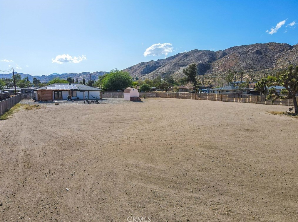 6989 Cholla Ave, Yucca Valley CA  92284-2704 exterior