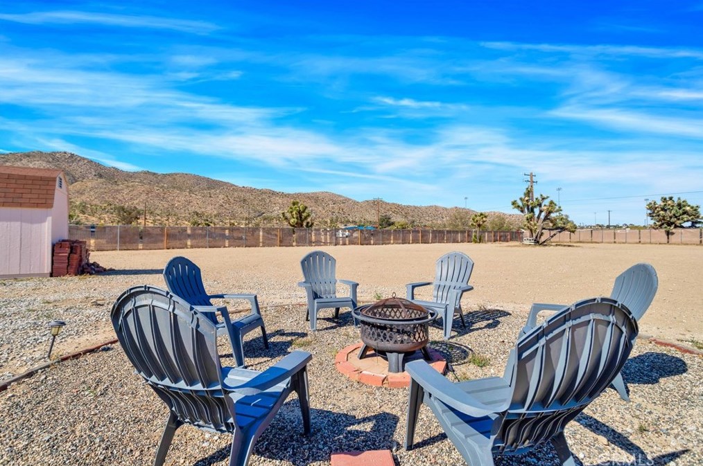 6989 Cholla Ave, Yucca Valley CA  92284-2704 exterior