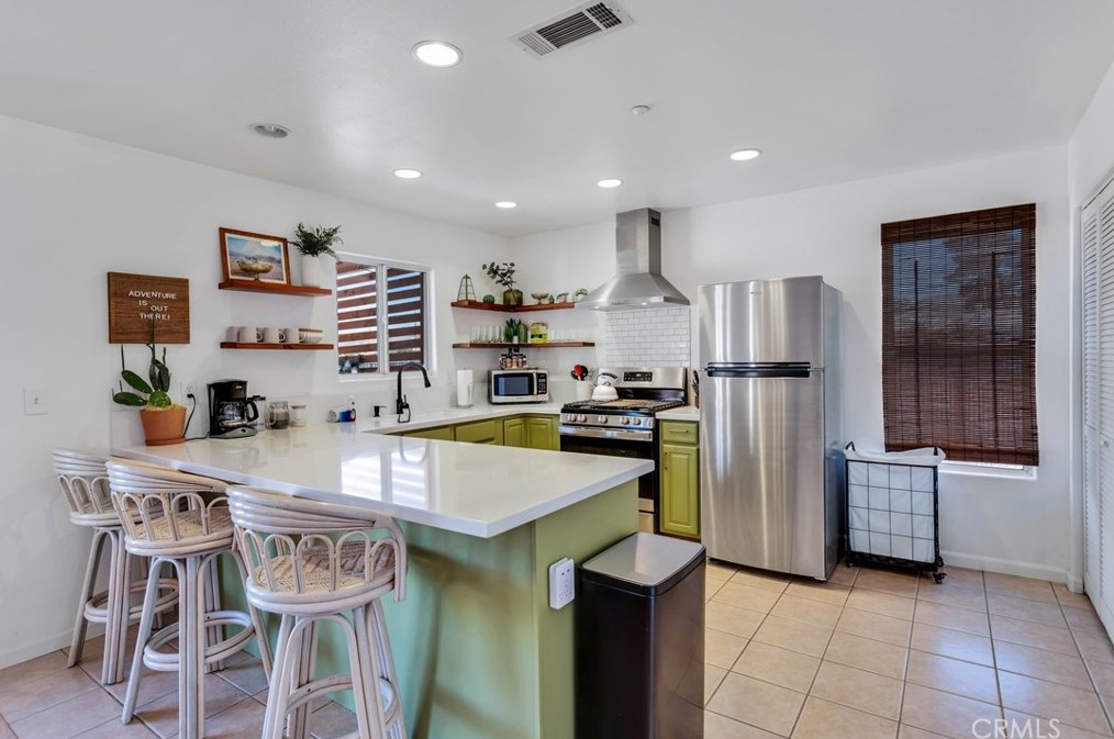 6989 Cholla Ave, Yucca Valley CA  92284-2704 exterior