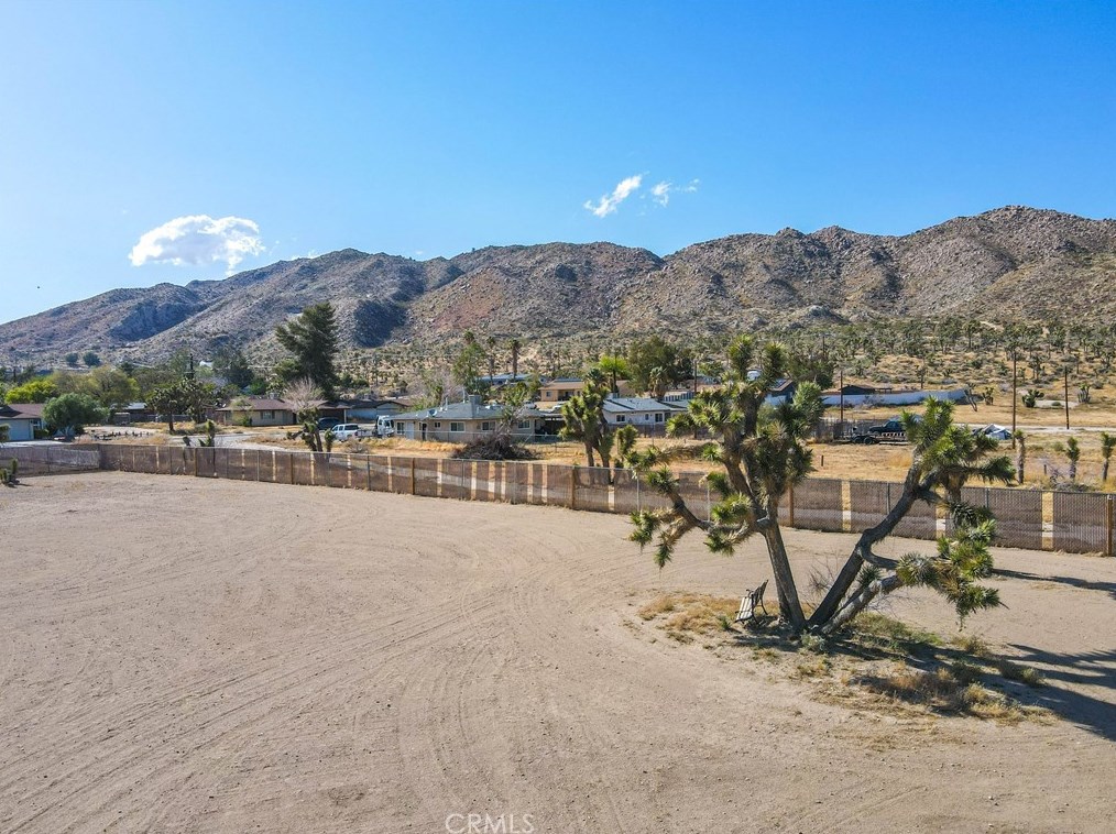 6989 Cholla Ave, Yucca Valley CA  92284-2704 exterior