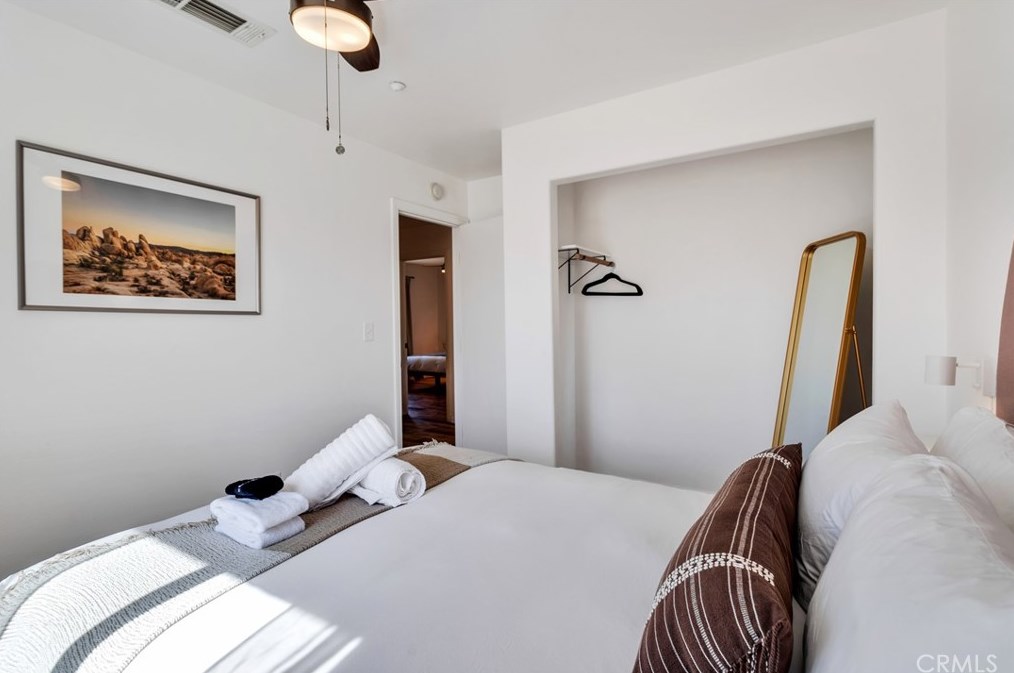 6989 Cholla Ave, Yucca Valley CA  92284-2704 exterior