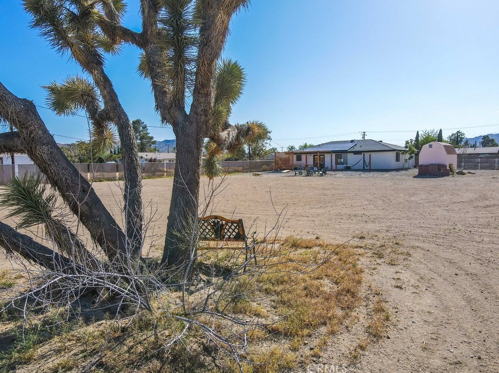 6989 Cholla Ave, Yucca Valley CA  92284-2704 exterior