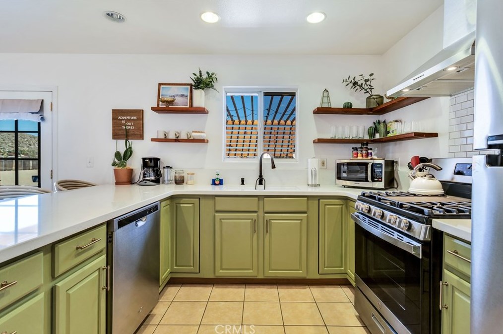 6989 Cholla Ave, Yucca Valley CA  92284-2704 exterior