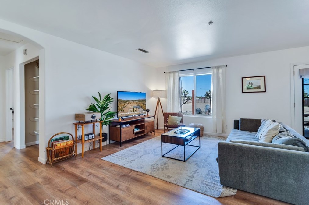 6989 Cholla Ave, Yucca Valley CA  92284-2704 exterior