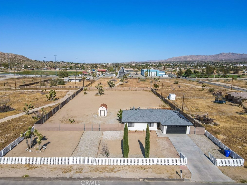 6989 Cholla Ave, Yucca Valley CA  92284-2704 exterior