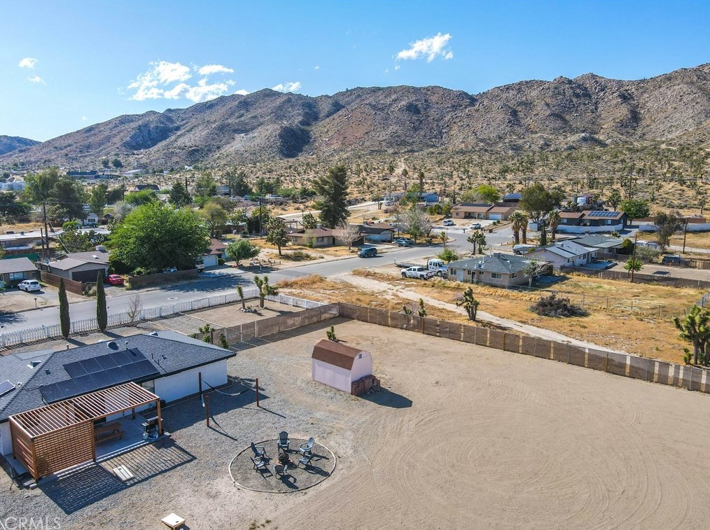 6989 Cholla Ave, Yucca Valley CA  92284-2704 exterior