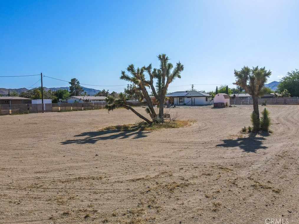 6989 Cholla Ave, Yucca Valley CA  92284-2704 exterior