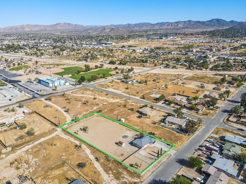 6989 Cholla Ave, Yucca Valley CA  92284-2704 exterior