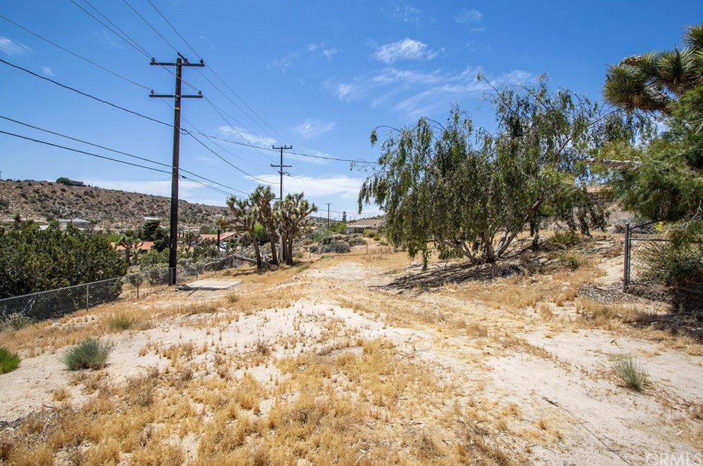 7554 Pinon Dr, Yucca Valley CA  92284-8300 exterior