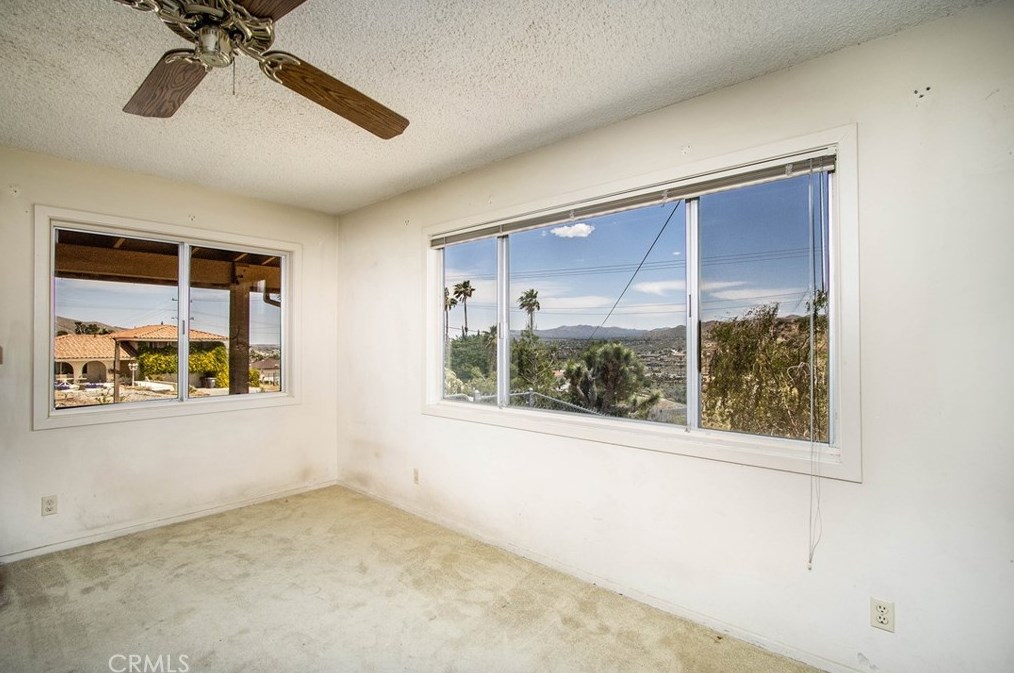 7554 Pinon Dr, Yucca Valley CA  92284-8300 exterior