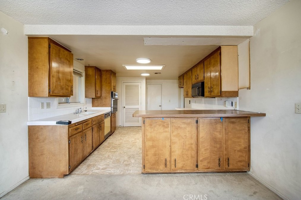 7554 Pinon Dr, Yucca Valley CA  92284-8300 exterior