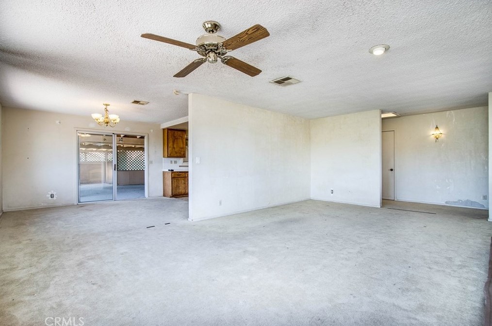 7554 Pinon Dr, Yucca Valley CA  92284-8300 exterior