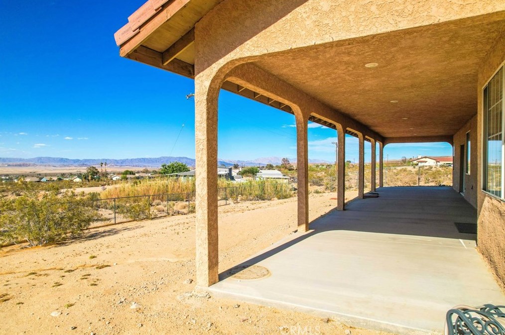 74384 Rocky Rd, Twntynine Plm CA  92277-3982 exterior