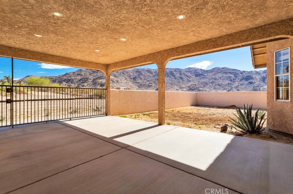 74384 Rocky Rd, Twntynine Plm CA  92277-3982 exterior