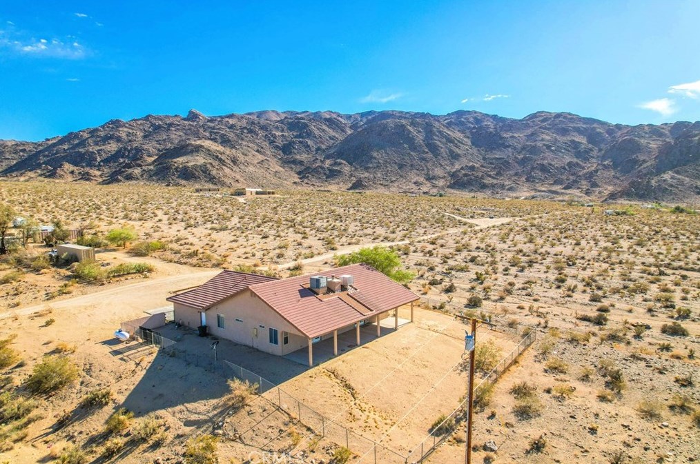 74384 Rocky Rd, Twntynine Plm CA  92277-3982 exterior