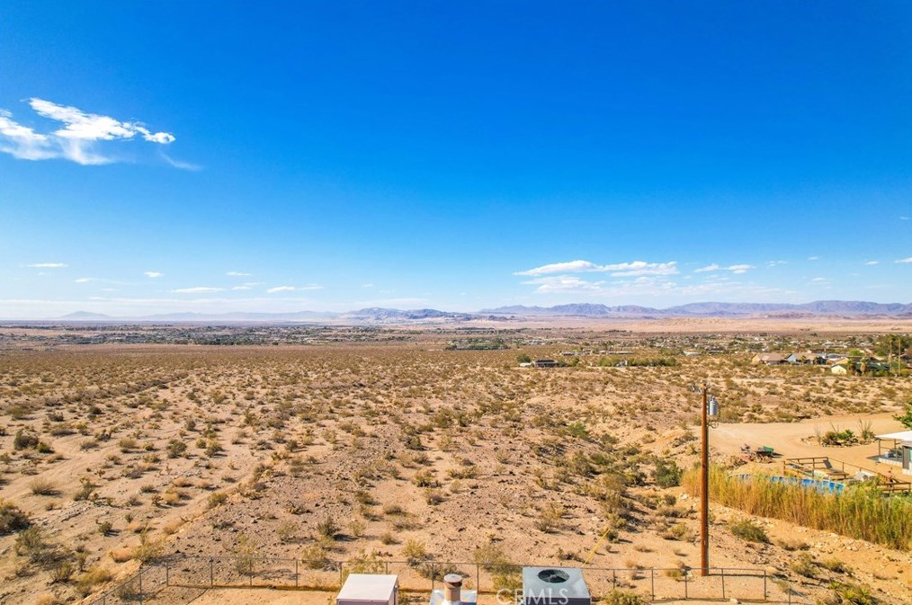 74384 Rocky Rd, Twntynine Plm CA  92277-3982 exterior