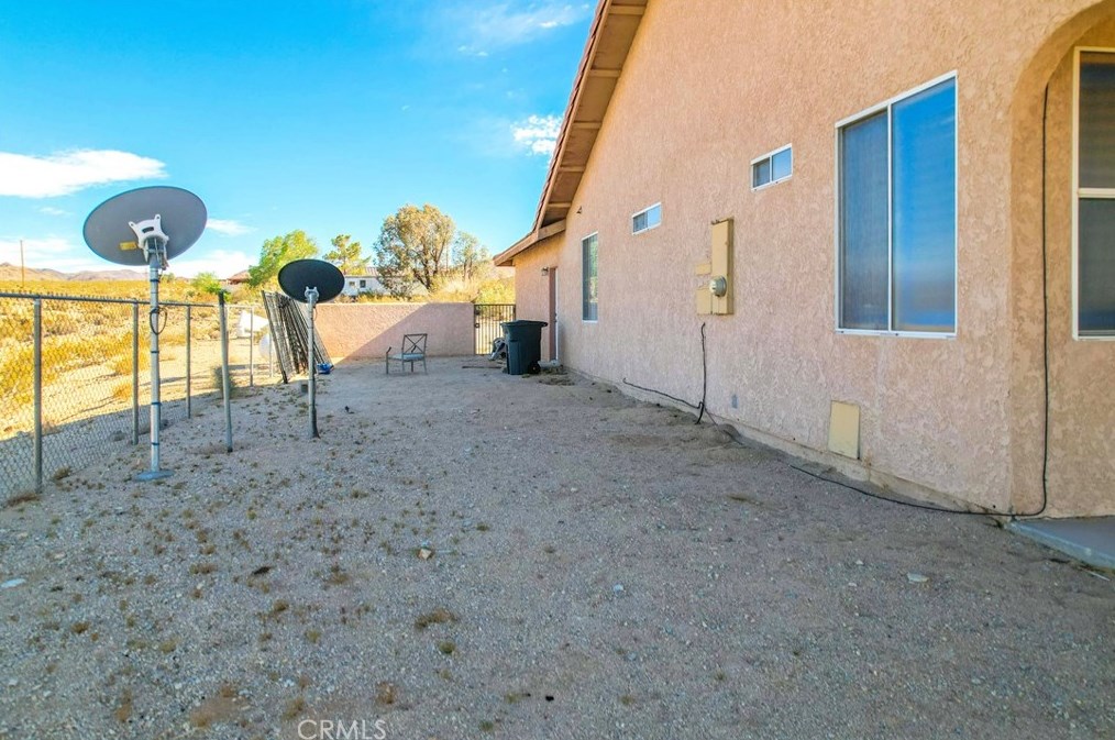 74384 Rocky Rd, Twntynine Plm CA  92277-3982 exterior