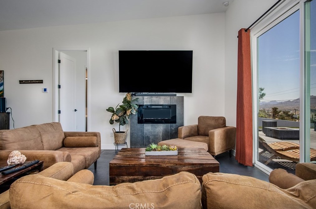 59425 Sun Mesa Dr, Yucca Valley CA 92284-9000 exterior