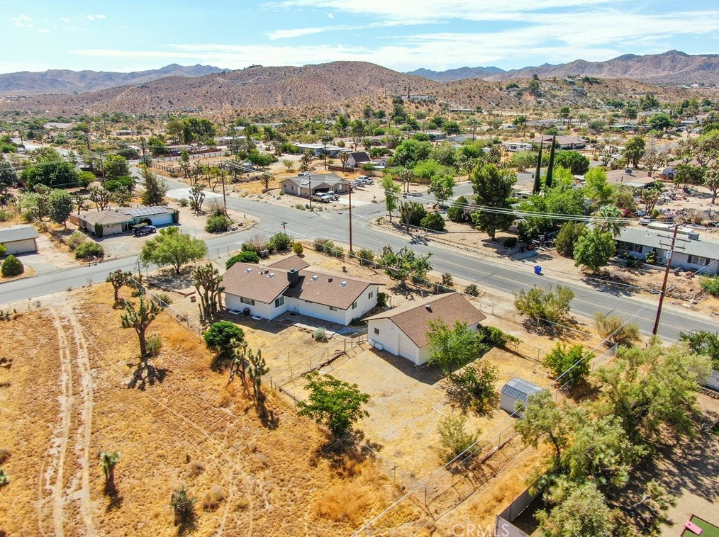 7690 Barberry Ave, Yucca Valley CA  92284-3719 exterior