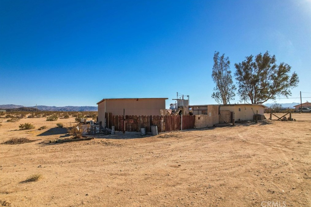 65359 Hoover Rd, Joshua Tree CA  92252-1194 exterior