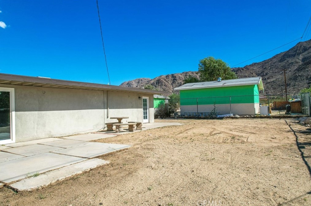 6942 Eucalyptus Ave, Twntynine Plm CA  92277-2838 exterior