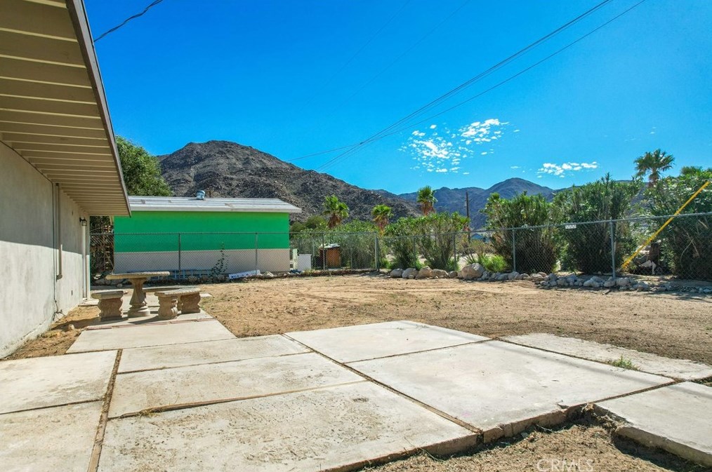 6942 Eucalyptus Ave, Twntynine Plm CA  92277-2838 exterior