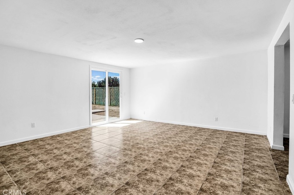 6942 Eucalyptus Ave, Twntynine Plm CA  92277-2838 exterior