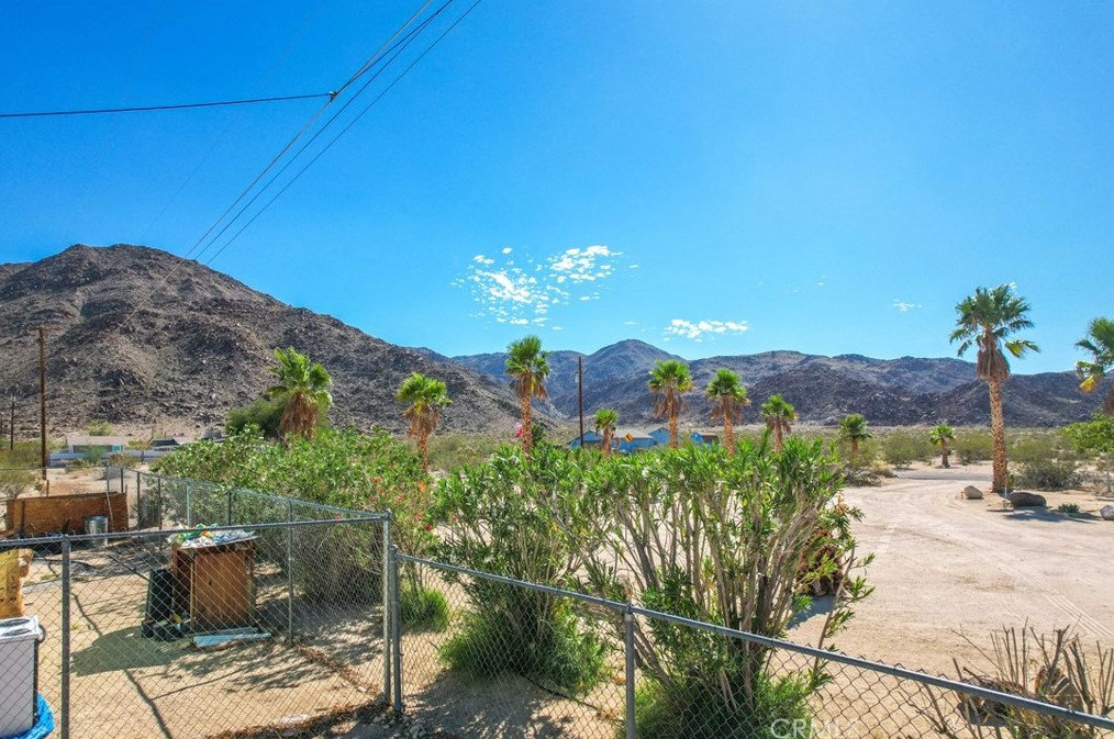 6942 Eucalyptus Ave, Twntynine Plm CA  92277-2838 exterior