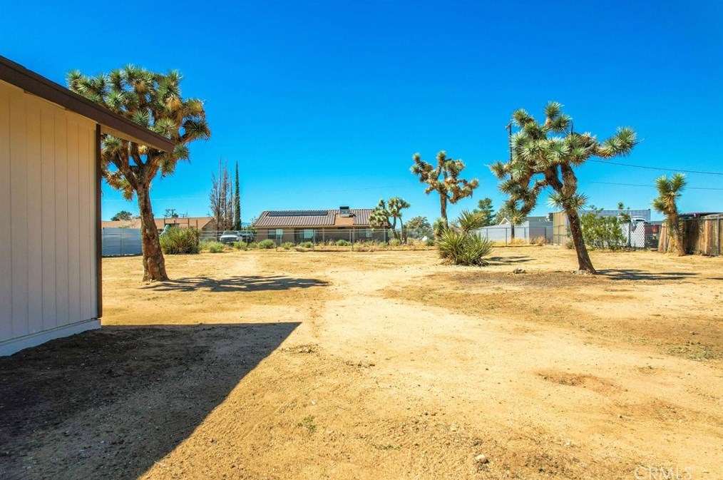 3692 Balsa Ave, Yucca Valley CA 92284-8668 exterior