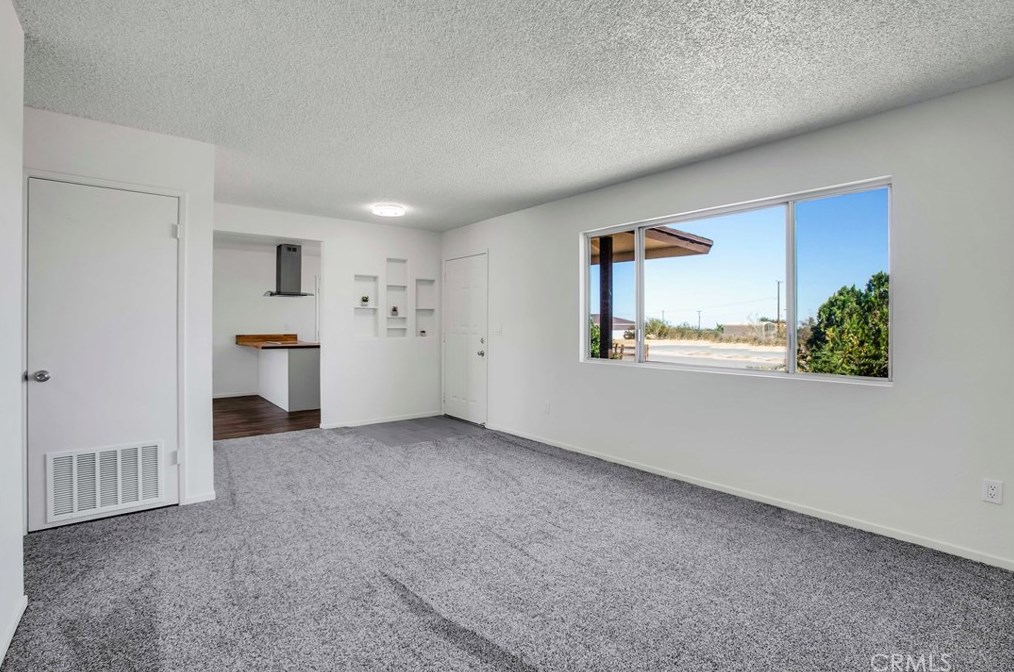 3692 Balsa Ave, Yucca Valley CA 92284-8668 exterior