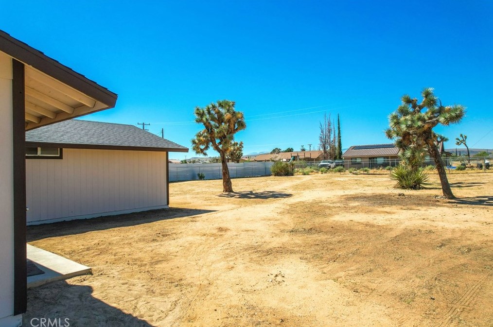 3692 Balsa Ave, Yucca Valley CA 92284-8668 exterior