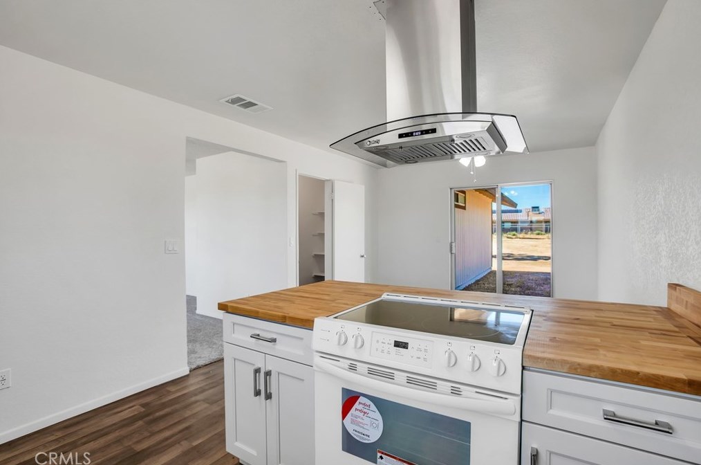 3692 Balsa Ave, Yucca Valley CA 92284-8668 exterior