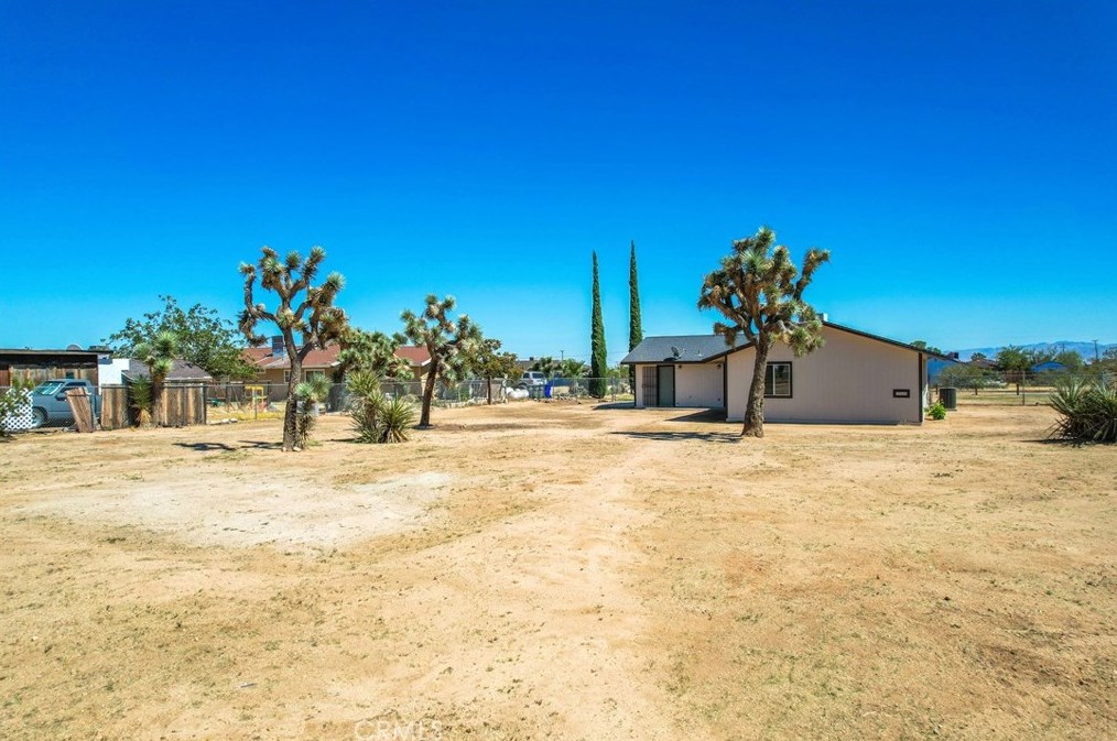 3692 Balsa Ave, Yucca Valley CA 92284-8668 exterior