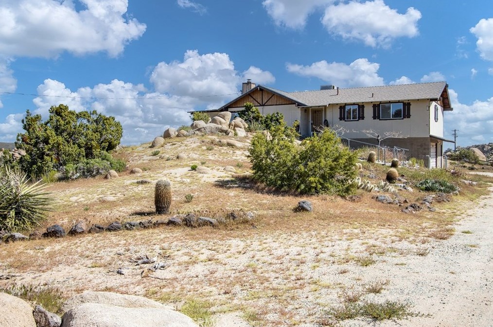 5550 Carlsbad Ave, Yucca Valley CA 92284-2095 exterior