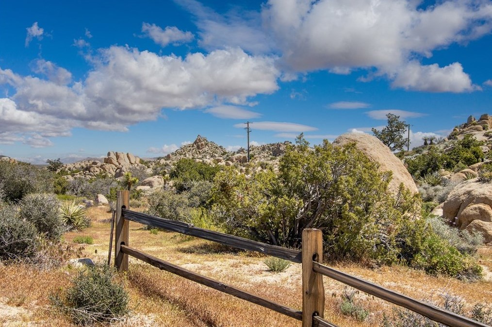 5550 Carlsbad Ave, Yucca Valley CA 92284-2095 exterior