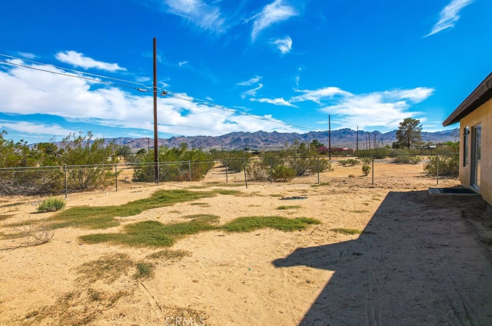 5001 1st St, Joshua Tree CA  92252-4216 exterior