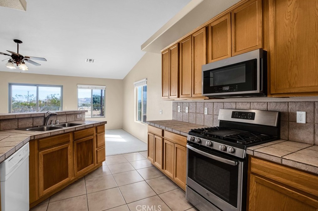 5001 1st St, Joshua Tree CA  92252-4216 exterior