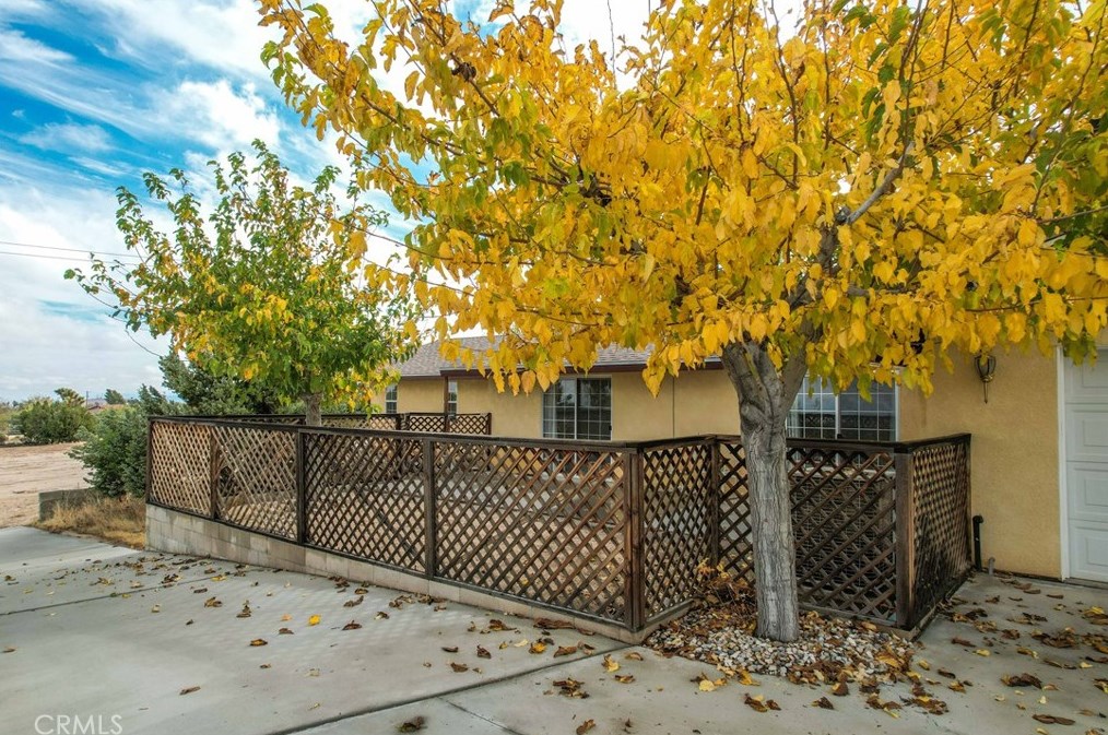 5115 Carlsbad Ave, Yucca Valley CA 92284-2095 exterior