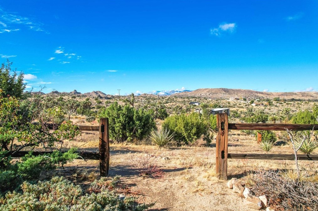 5115 Carlsbad Ave, Yucca Valley CA 92284-2095 exterior