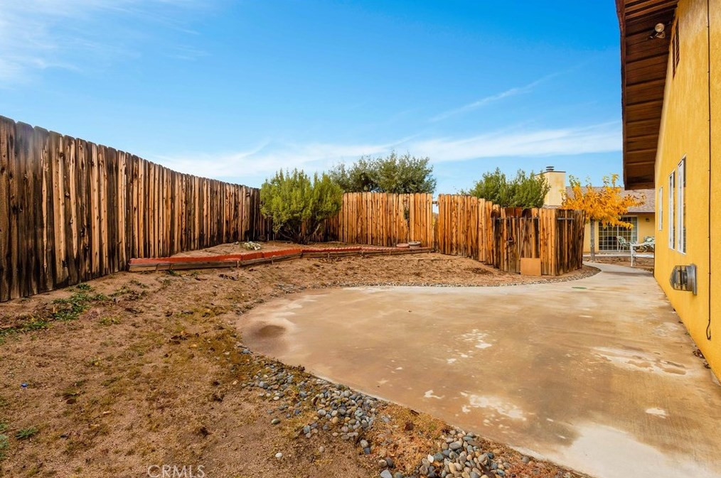 5115 Carlsbad Ave, Yucca Valley CA 92284-2095 exterior