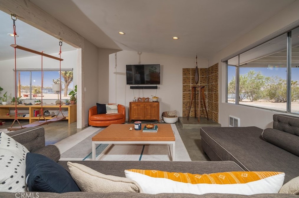 6328 Juniper Rd, Joshua Tree CA  92252-4142 exterior