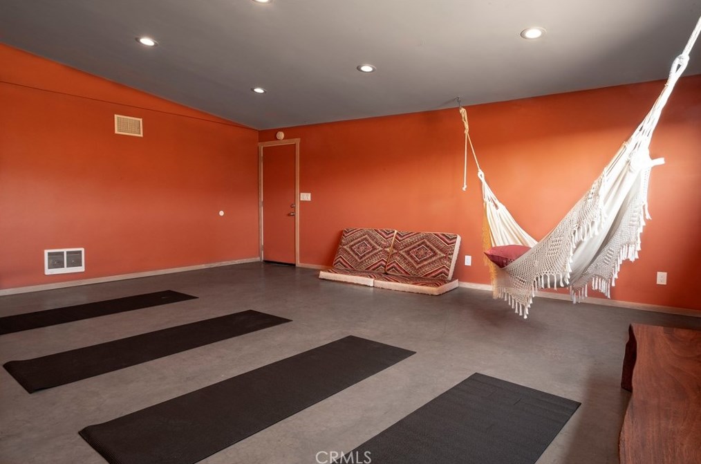 6328 Juniper Rd, Joshua Tree CA  92252-4142 exterior